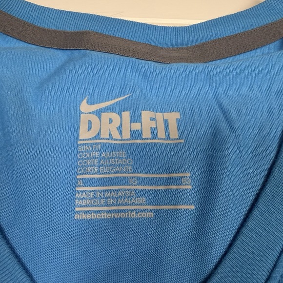 Nike Dri-Fit V-Neck Shot Sleeve T-Shirt Women's XL Blue Slim Fit EUC - Picture 2 of 5